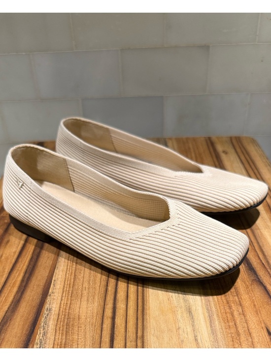 Vivaia Shoes - VIVAIA Mia 2.0 Square-Toe, V-Cut Flats Elegant Women's Flats in a Neutral Beige.